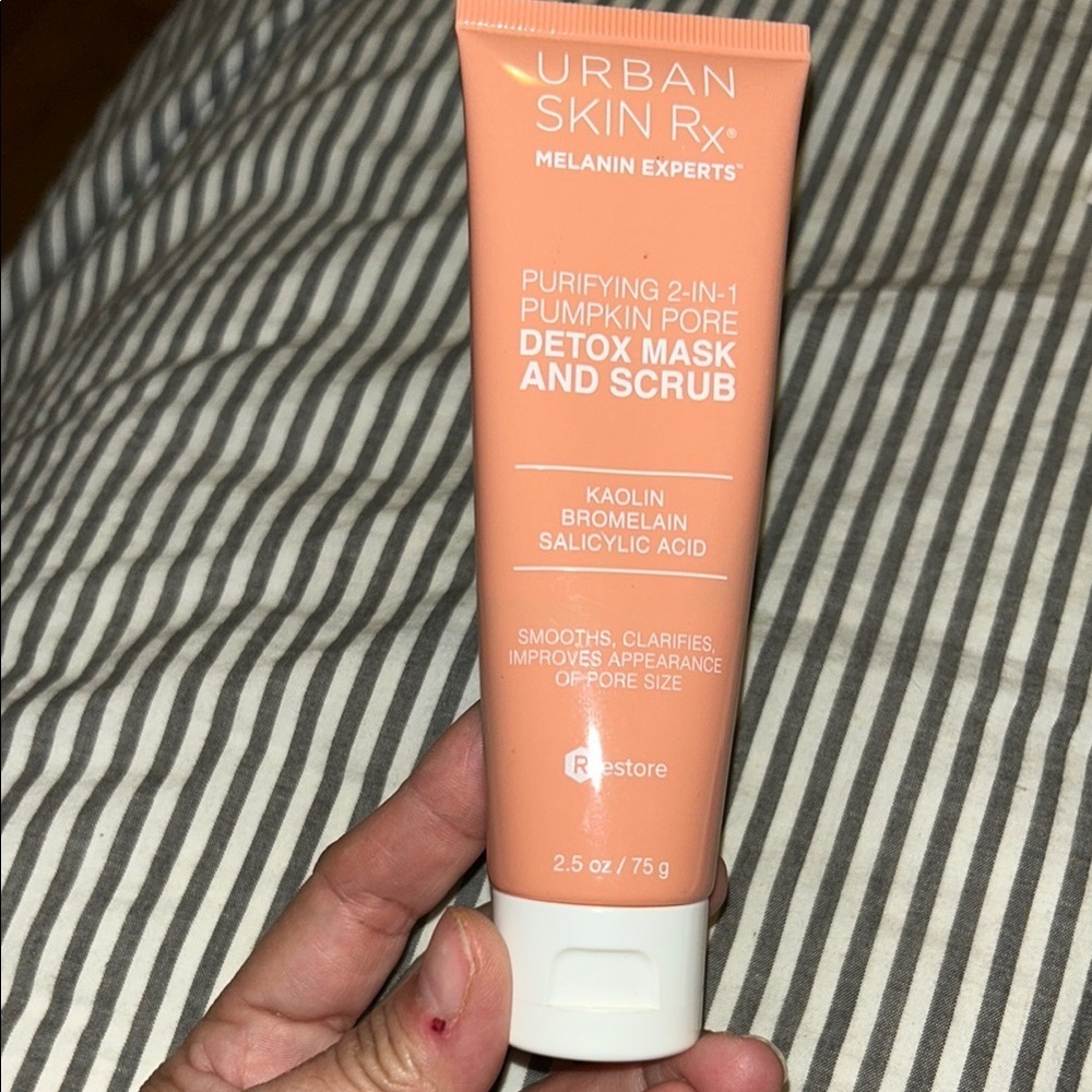 NEW 🆕 DETOX MASK AND SCRUB - Picture 2 of 4